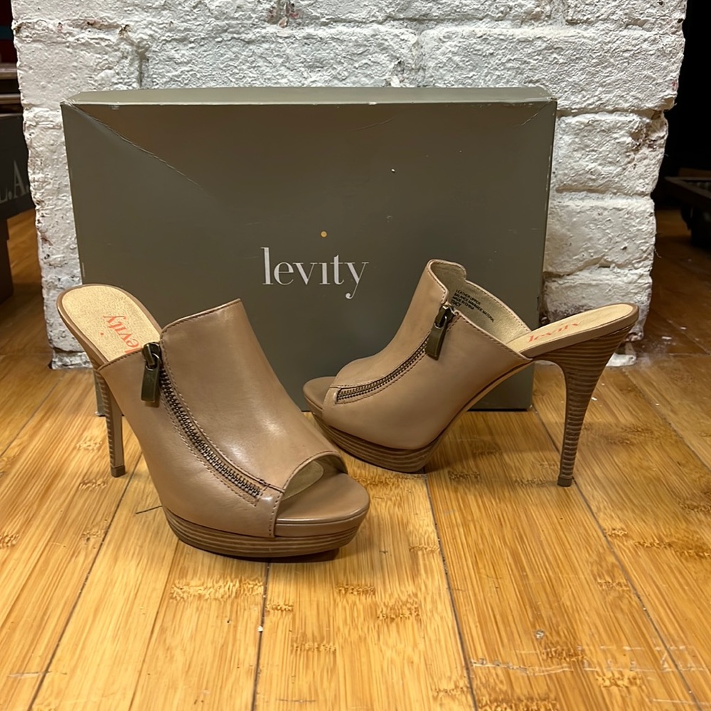 NIB  Levity, TRACY stiletto heel platform slide tan leather size 8
